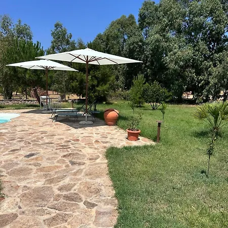 Cam Con Piscina Vila *